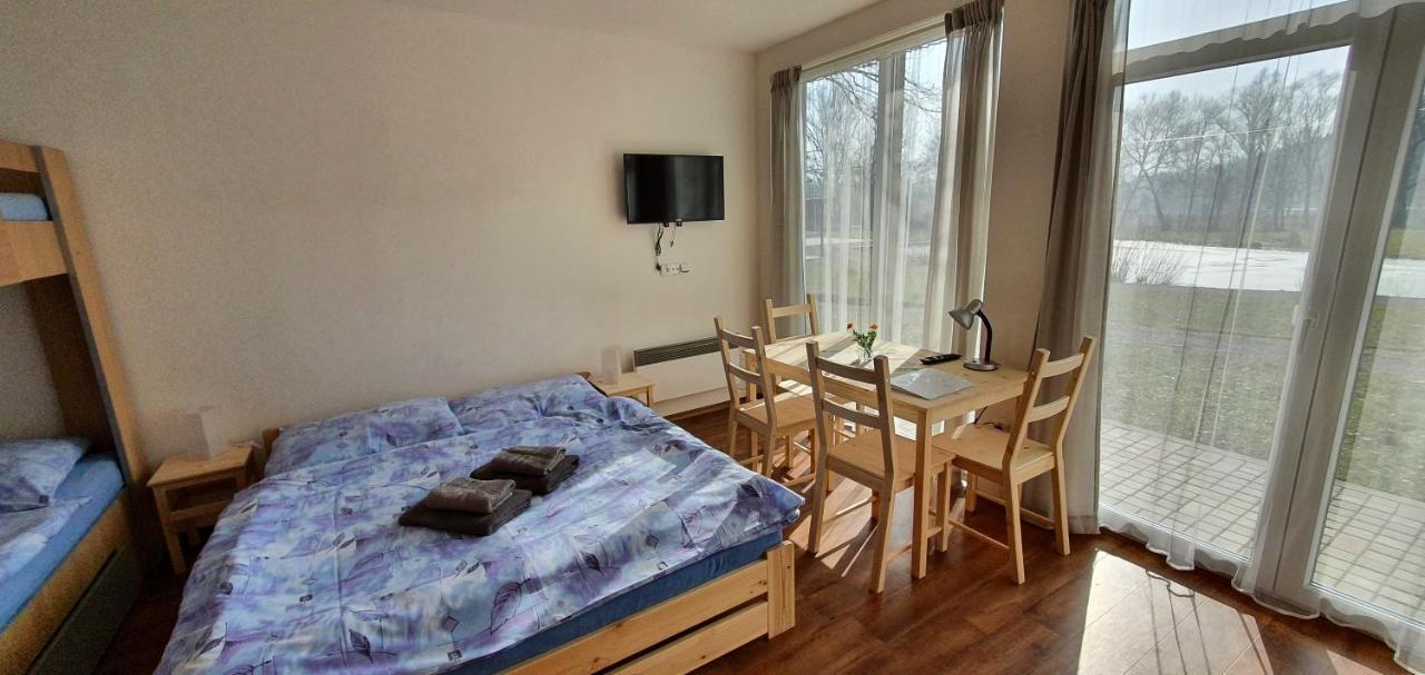 Penzion Amfik Bukovina Popovice  Екстер'єр фото