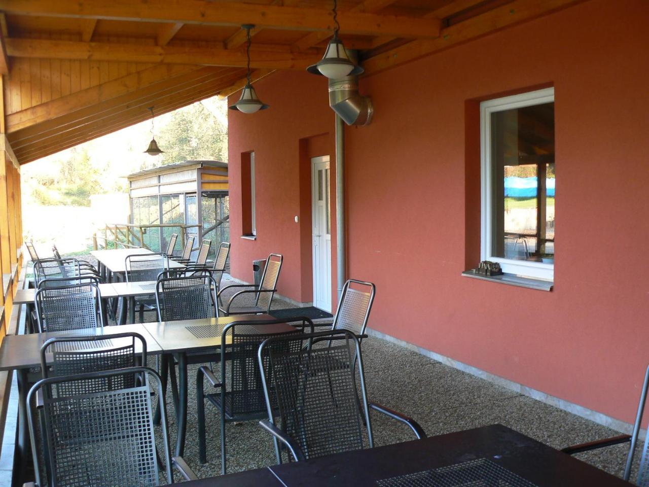 Penzion Amfik Bukovina Popovice  Екстер'єр фото