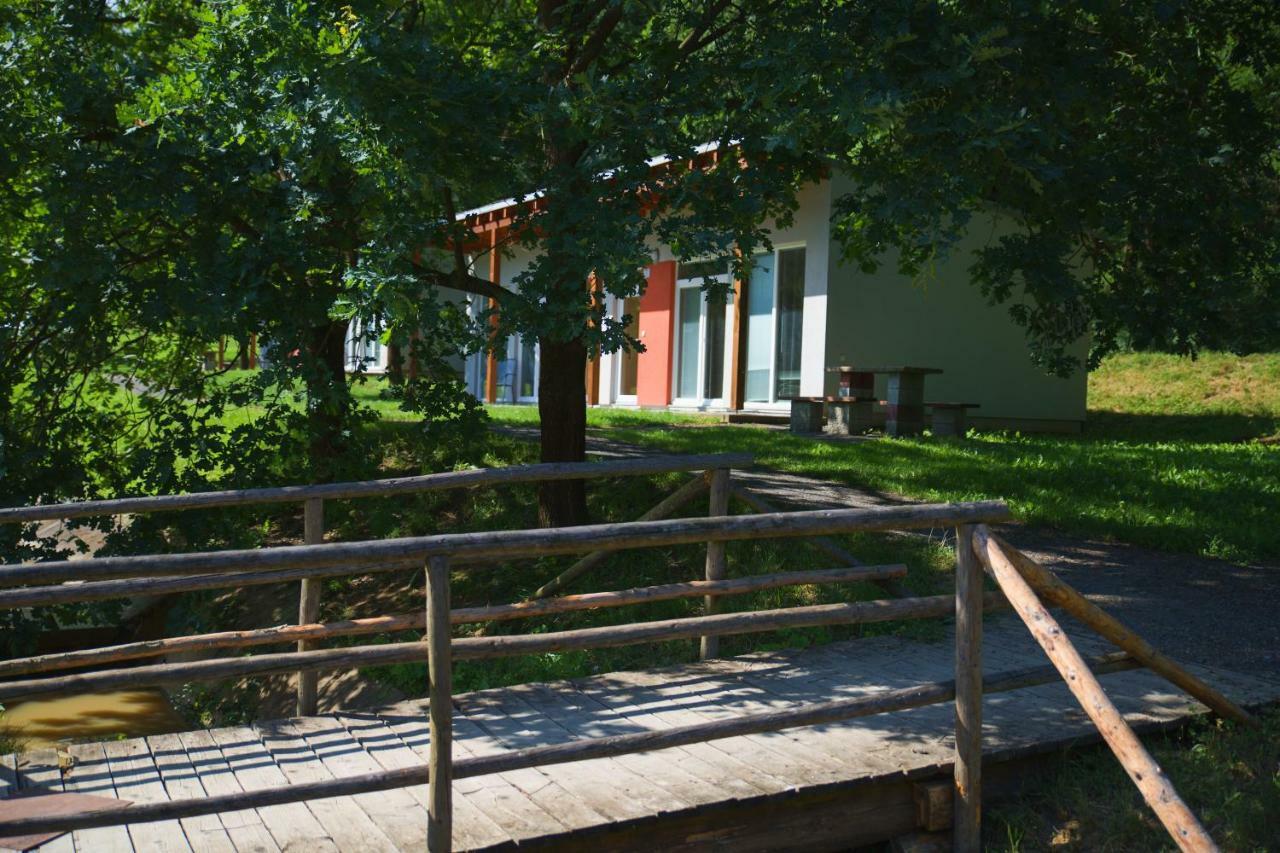 Penzion Amfik Bukovina Popovice  Екстер'єр фото